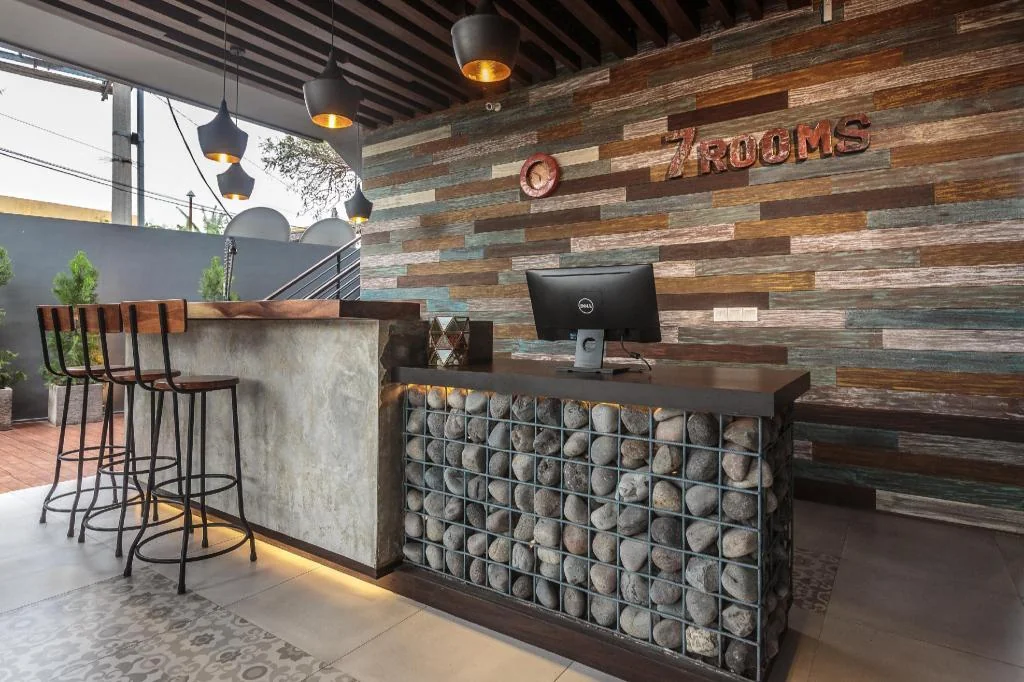 7룸스 스미냑 호텔 상세 정보 및 리뷰 Reception